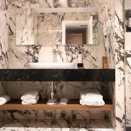 Marinaj & Otel 4*