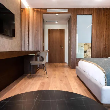 Hotel Marinaj & 4*
