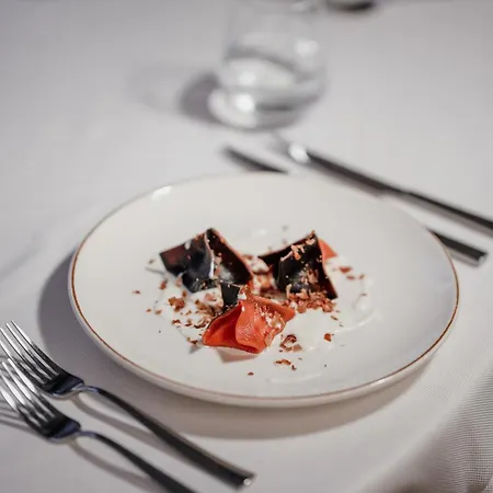 Marinaj & Szálloda Tirana