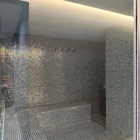 Marinaj & 4* Tirana