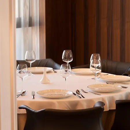 Marinaj & 4* Tirana